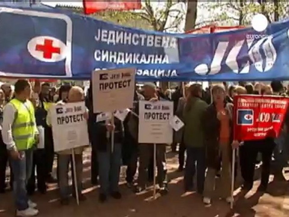 Health workers demonstrate in Belgrade
