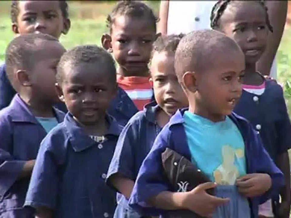 Carte postale Ecoles de Madagascar