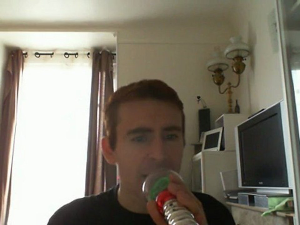 Wiwi égratigne "walking in the rain" de Grace Jones