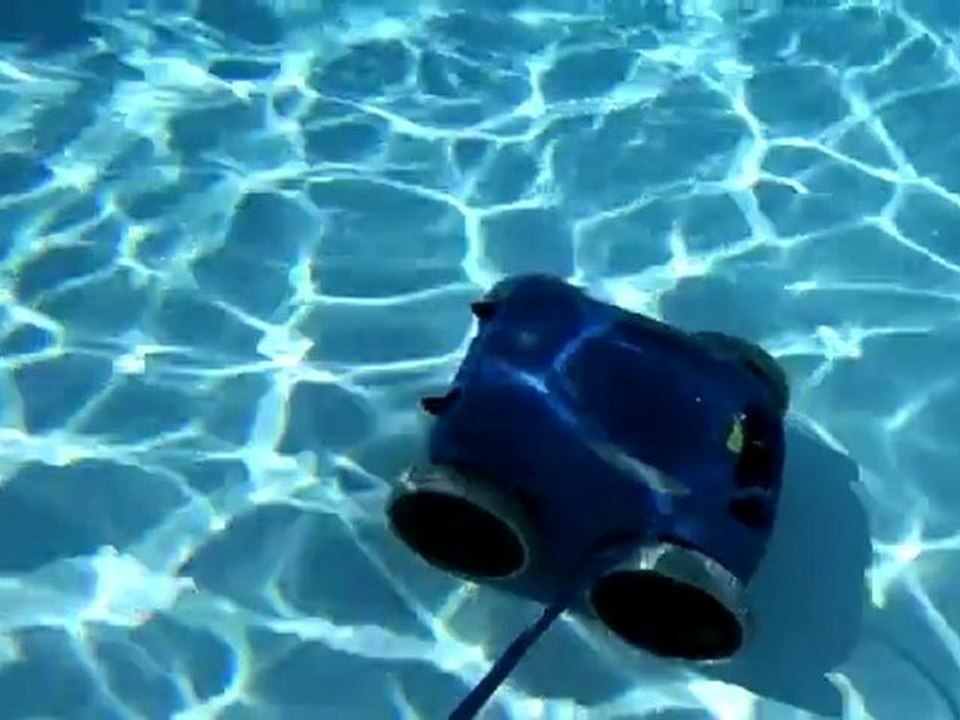 Vortex™ 3 4WD, le robot électrique 4 roues motrices pour piscines