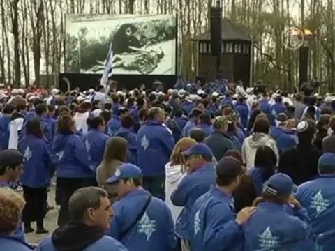 «Марш живых» прошел в бывшем концлагере Освенцим
