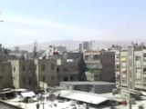 فري برس ريف دمشق لحظة اطلاق قناصة على المصور من البرج الطبي دوما 20 4 2012  Damascus