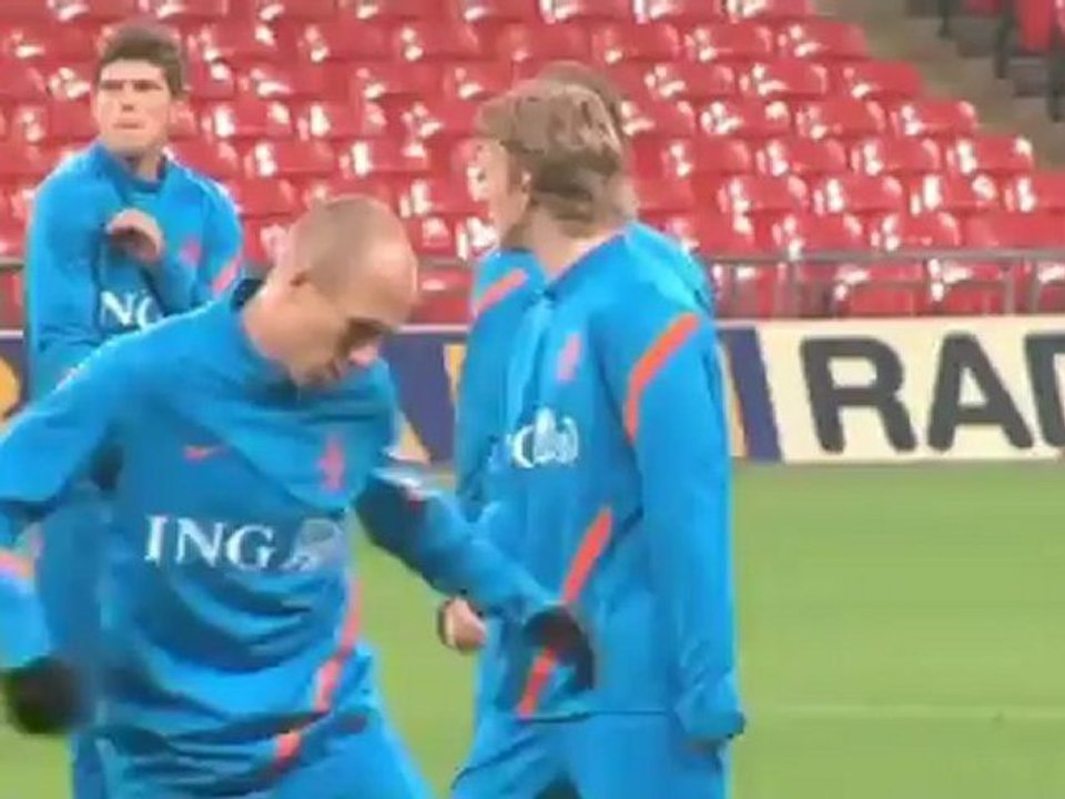 Der HSV ist an Kuyt dran