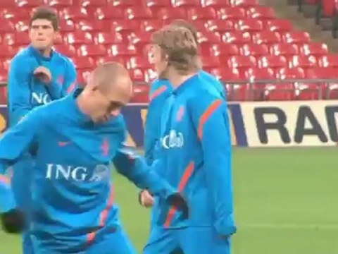 Der HSV ist an Kuyt dran