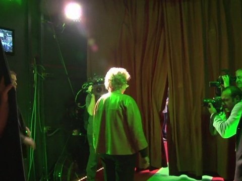 Dans les coulisses du meeting au Cirque d'Hiver à Paris