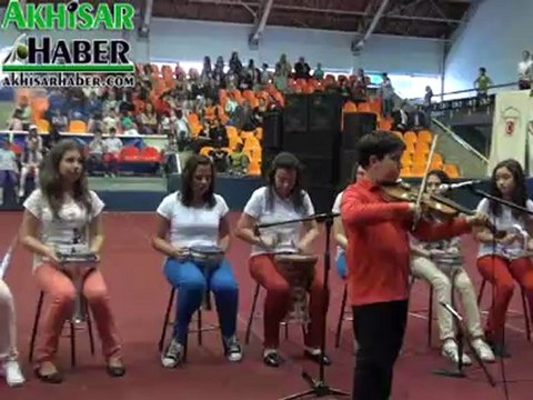 23 Nisan Kutlamalarının İlk Programı Akhisar Kapalı Spor Salonunda Yapıldı