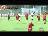 Totti: mezza rovesciata in allenamento ed esultanza