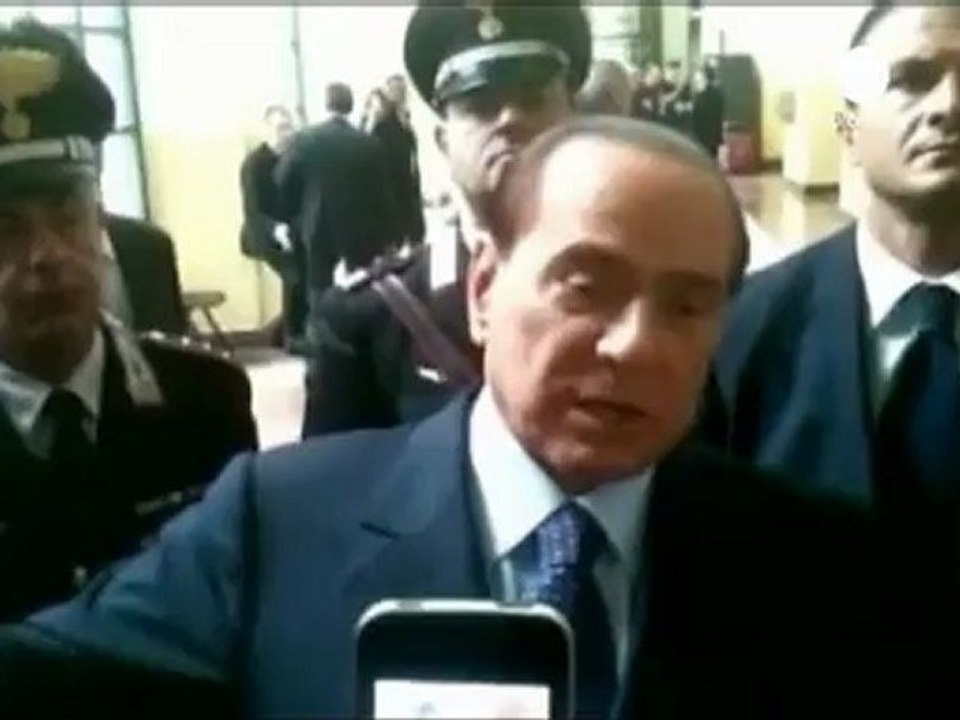 Berlusconi: "Mantengo le ragazze rovinate dal processo Ruby"
