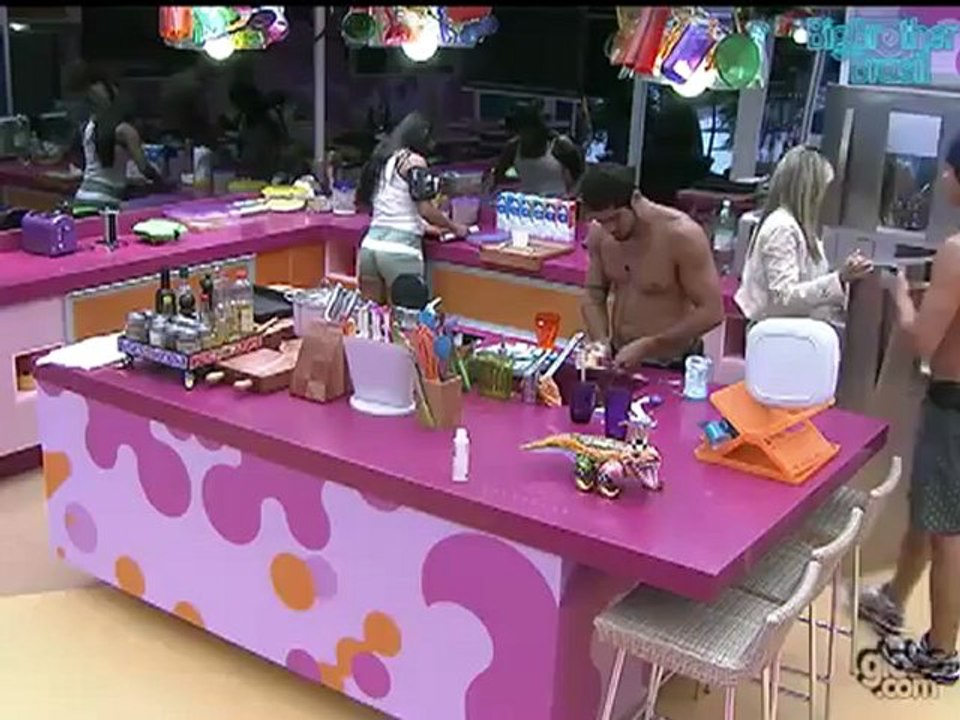 FAEL BRINCA: "OLHA O CARA QUE GANHOU O BBB12".