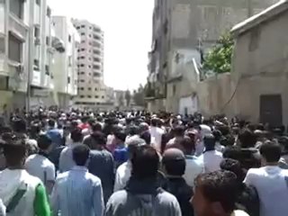 Video herunterladen: فري برس دمشق رائعة من احرار برزة في دمشق جمعة سننتصر ويهزم الاسد 20 4 2012 Damascus