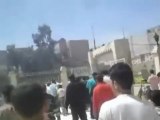 فري برس دمشق حي القدم ضرب قنابل غازية على المتظاهرين الجمعة 20 4 2012 Damascus