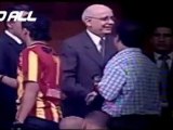 اللقطة الشهيرة بين طارق ذياب و وزير الشباب والرياضة في عهد الخلوع