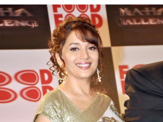 Dhak Dhak Girl Madhuri Dixit Bags Raj Kapoor Honor Award - Bollywood News