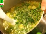 Przepis - Zupa krem z zielonego groszku z miętą