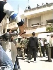 فري برس حماه المحتلة مدينة السلمية  الأمن والشبيحة يقتحمون البيوت 20 4 2012 ج4 Hama