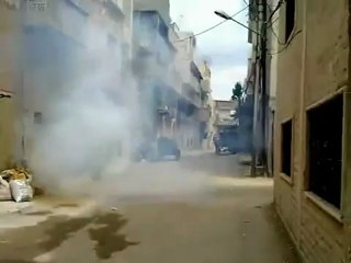فري برس حماه المحتلة حي العليليات قنابل مسيله لدموع2012 4 20 Hama
