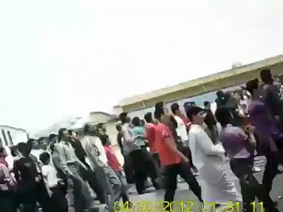 فري برس حماه المحتلة جنوب الملعب مظاهرة من جامع صلاح الدين 20 4 2012 Hama