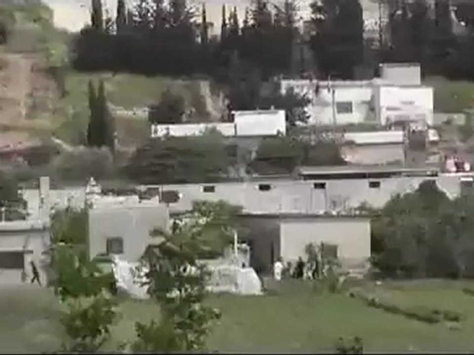 فري برس حماه المحتلة اطلاق نار كثيف على المتظاهرين  قلعة المضيق20 4 2012 Hama