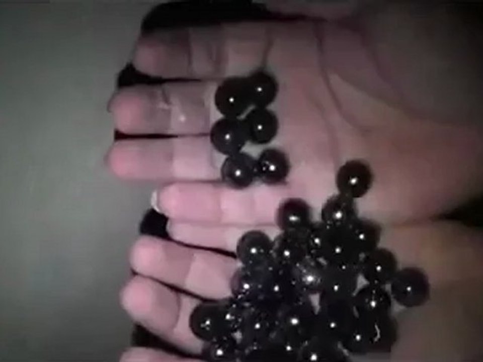 فري برس حماه المحتلة احدى القذائف التي سقطت في قلعة المضيق 20 4 2012 Hama