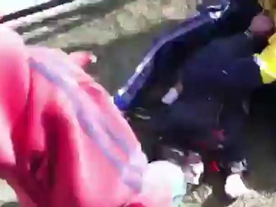 Kids fighting in school! - YouTube