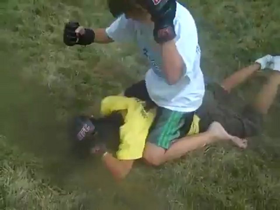 Ta Supa Mann Vs. The Bandit - YouTube3