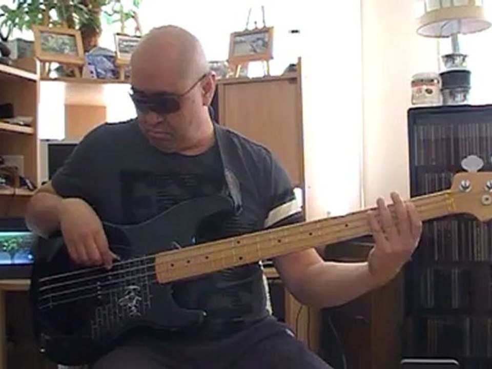 Could you be loved Bob Marley  basscover Bob Roha bassline Aston Familyman Barrett