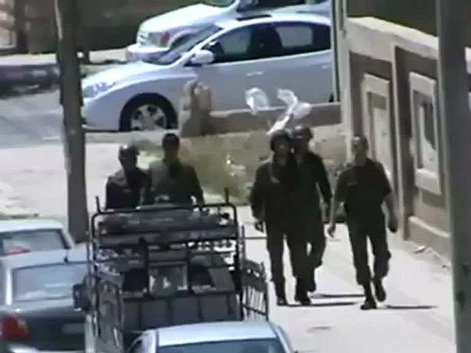 فري برس ريف دمشق مدينة الكسوة المحتلة انتشار جيش البطة20 4 2012 Damascus