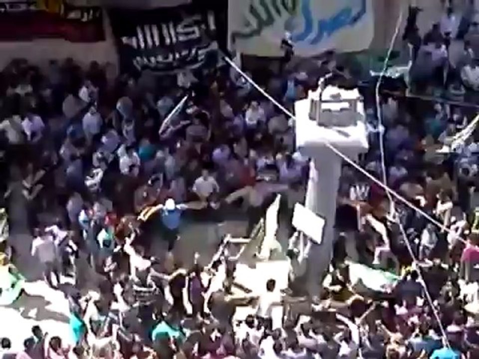 فري برس ريف دمشق عربين  مظاهرة صباحية تنادي بإسقاط النظام جمعة  سننتصر و سيهزم الأسد 20 4 2012 ج2 Damascus