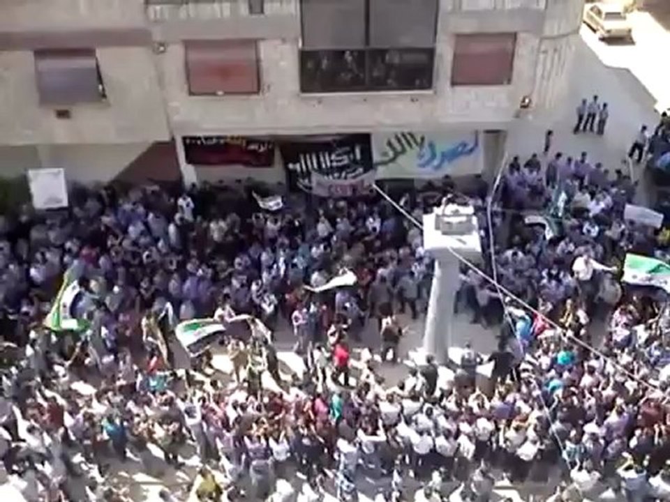 فري برس ريف دمشق  عربين مظاهرة حاشدة جمعة  سننتصر و سيهزم الأسد  رغم محاصرة كتائب الأسد20 4 2012 ج2 Damascus