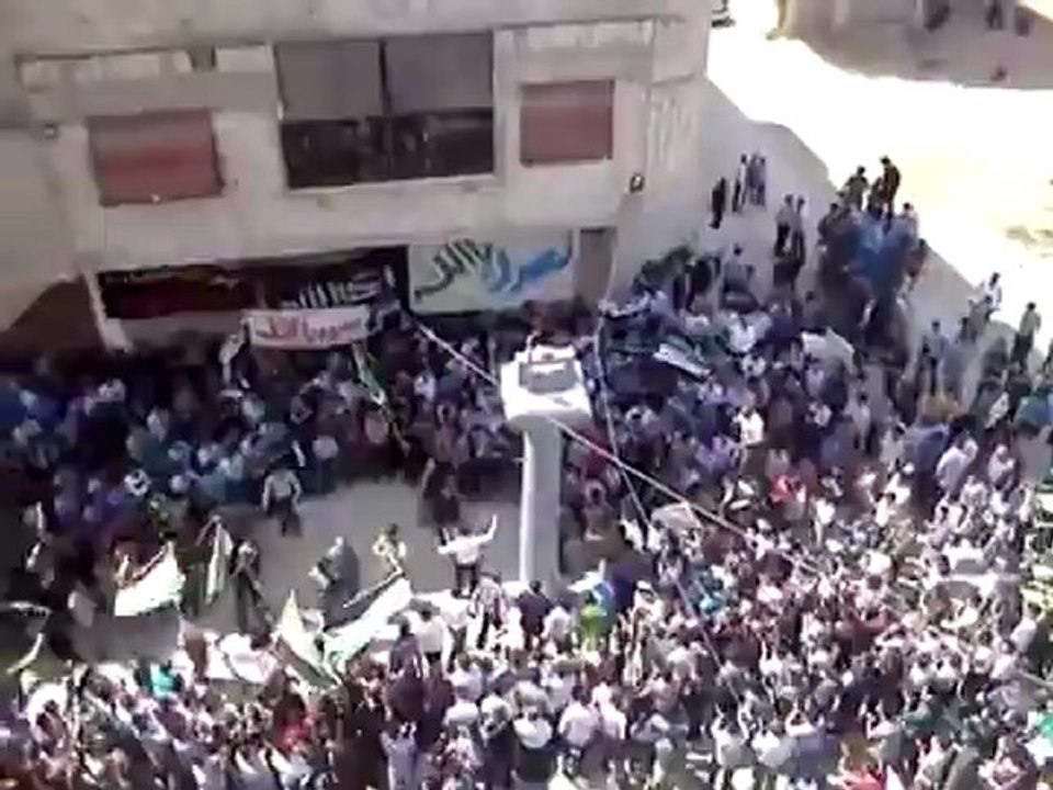 فري برس ريف دمشق  عربين مظاهرة حاشدة جمعة  سننتصر و سيهزم الأسد  رغم محاصرة كتائب الأسد20 4 2012 ج1 Damascus