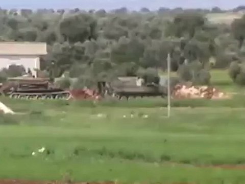 فري برس ريف حلب الأتارب انتشار الدبابات والآليات العسكرية في مدخل المدينة20 4 2012 Aleppo