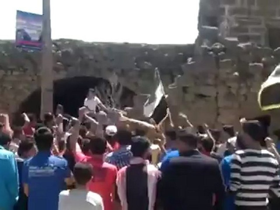 فري برس درعا غصم جمعة سننتصر ويهزم الاسد 20 4 2012 Daraa