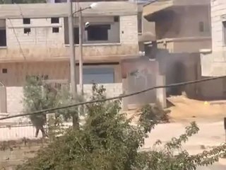 فري برس درعا البلد مداهمة عصابات الأمن لساحة الحرية 20 4 2012 ج1 Daraa