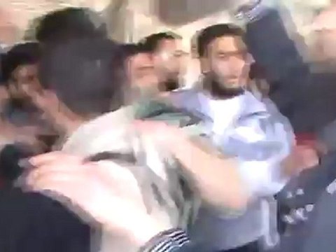 فري برس حمص اطلاق نار على المراقبين والمنديين لمنعهم دخول البياضة ورؤية المجازر21 4 201 Homs