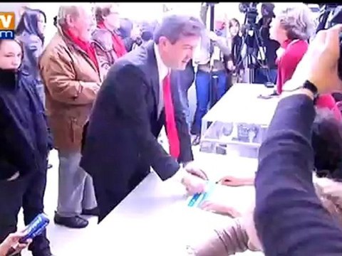 Vote de Jean-Luc Mélenchon, candidat du Front de gauche à Paris