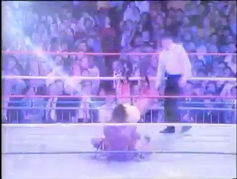 WWE-Universal.Fr - Ultimate Warrior vs Ravishing Rick Rude (WrestleMania V)