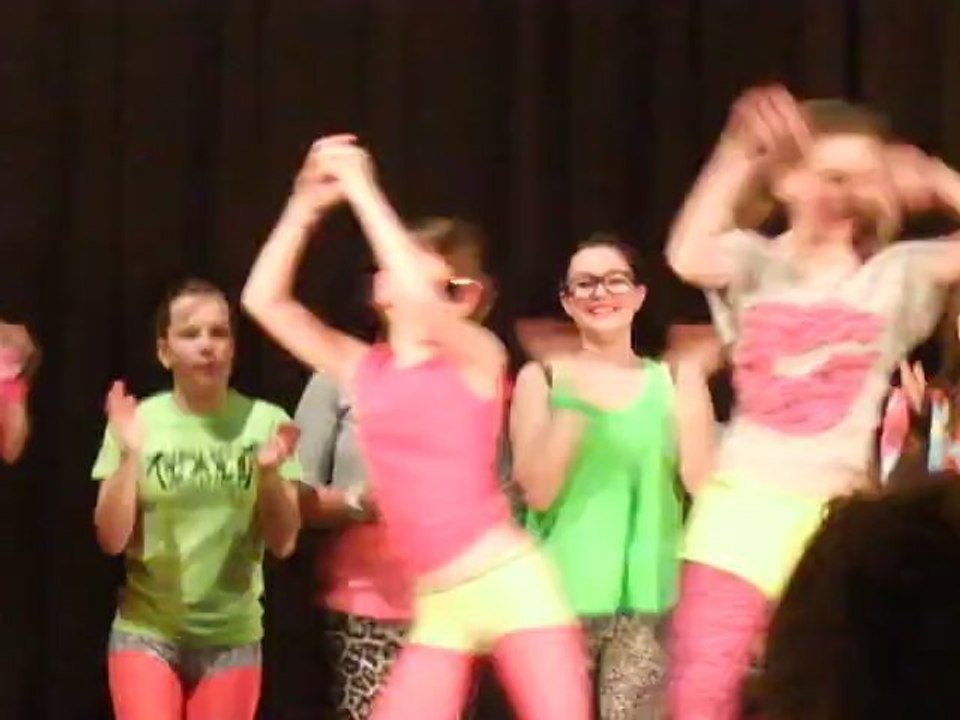 Miss en folie - LMFAO party rock anthem