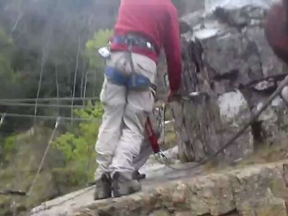 tyrolienne à la Via ferrata de Thueyts