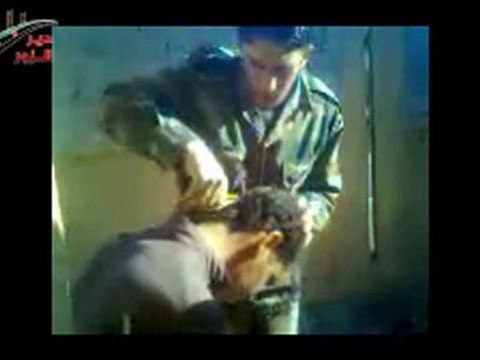 فري برس دير الزور فيديو مسرب إهانة المعتقلين في حاجز البريد الآلي في بلدة الطيانة بدير الزور 22 4 2012 DeerALzoor