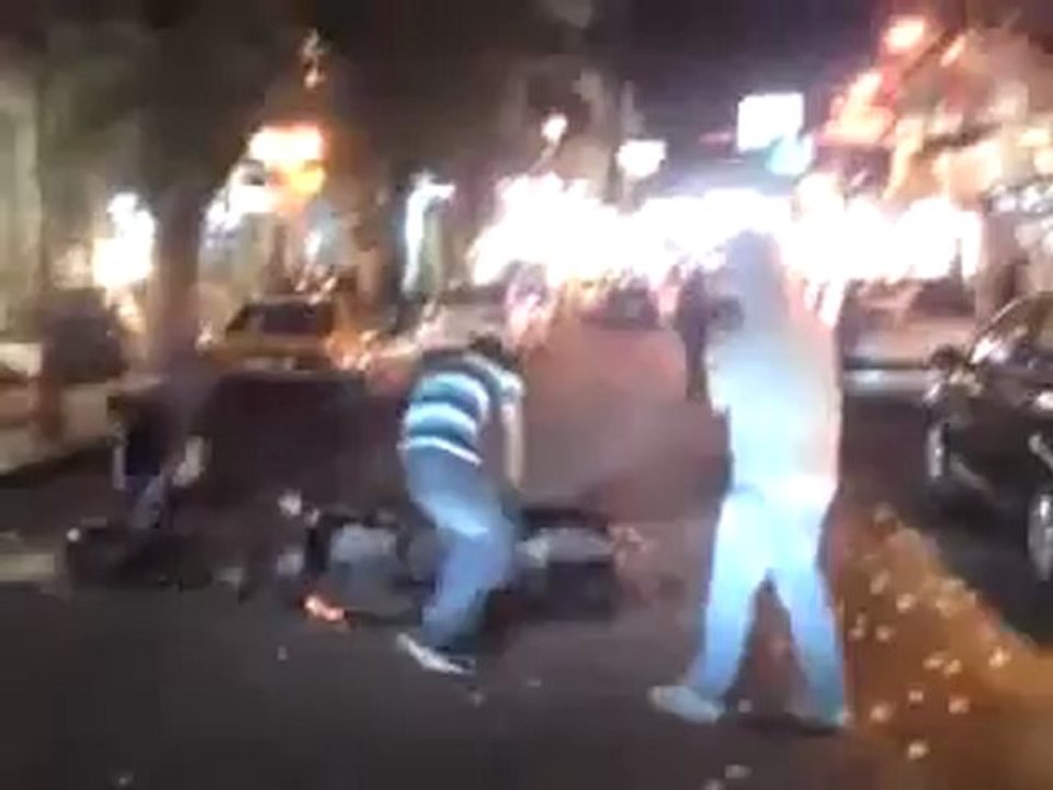 فري برس دمشق قطع طريق الجزماتية في حي الميدان بدمشق 21 4 2012Damascus