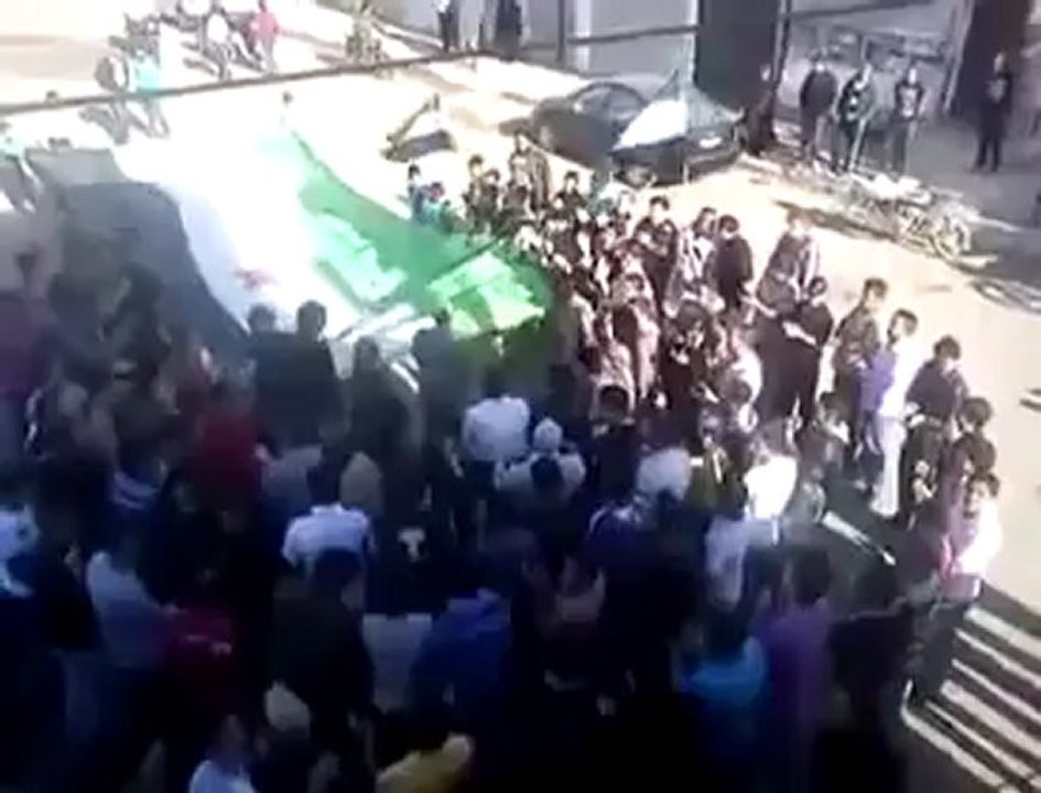 فري برس درعا كفرشمس   مظاهرة صباحية تهتف للمدن المحاصرة 21 4 2012 Daraa