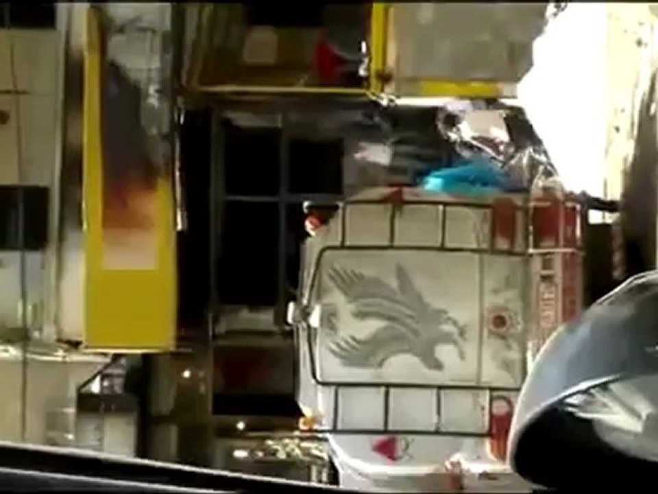 فري برس حلب حي السكري حرق الشبيحة للمحلات التجارية 21 4 2012 Aleppo