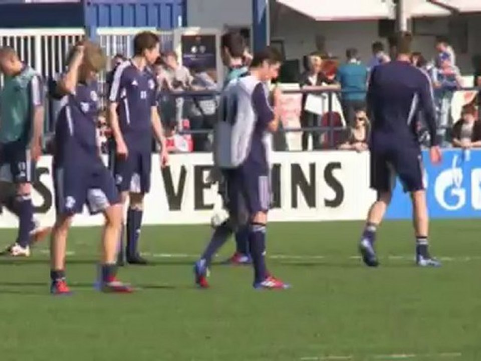 Jones und Huntelaar prügeln sich beim Training