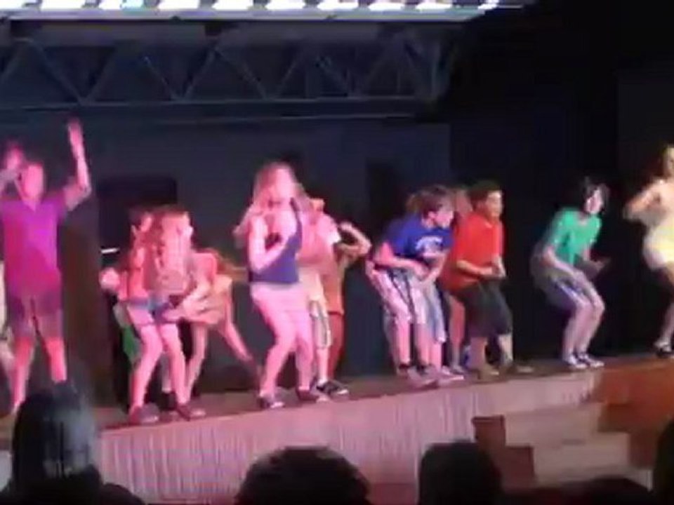 Danse des 6 eme B de l'athenée Royal d'Ottignes 21 Avril 2012 classe de Mme Cathy