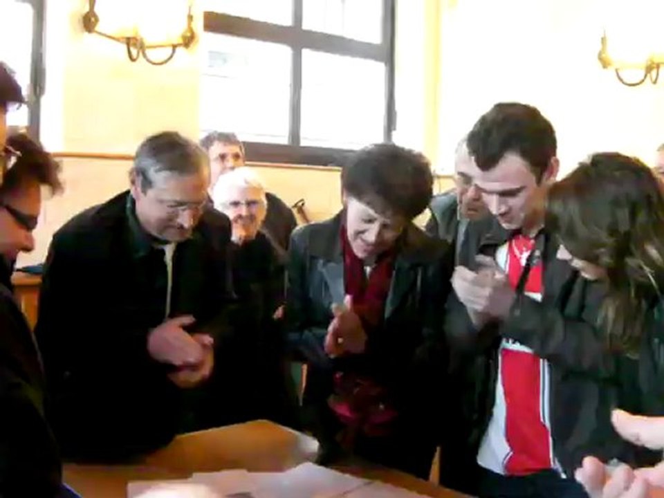 Méru : les élus, militants et sympathisants socialistes à l'heure des résultats nationaux