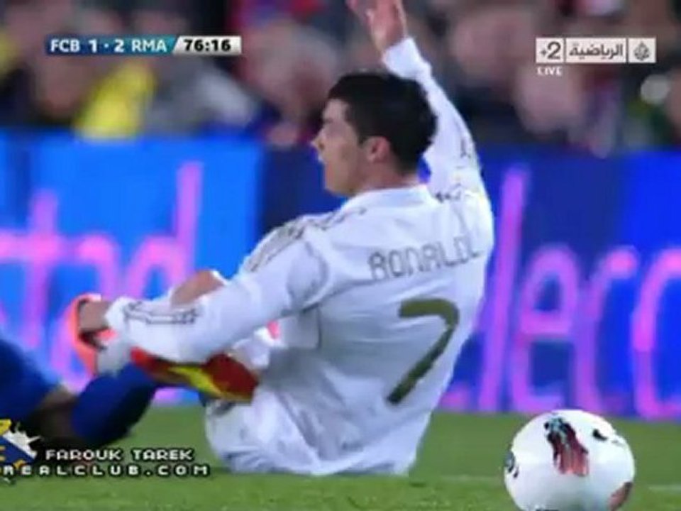 تدخل ألفيش الواضح والعنيف على الدون رونالدو مع الإعادات كاملة