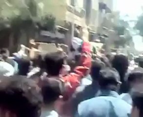 Télécharger la video: فري برس ريف دمشق التل مظاهرة اثناء تشييع الشهيد البطل محمد حمدان  22 4 2012 ج6 Damascus