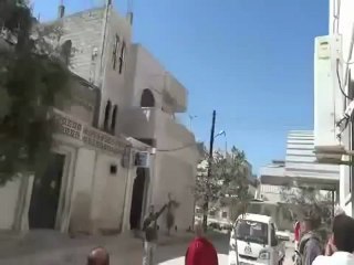 فري برس حماة المحتلةضرب مئذنة جامع الحمزة في حي الأربعين 22 4 2012 Hama