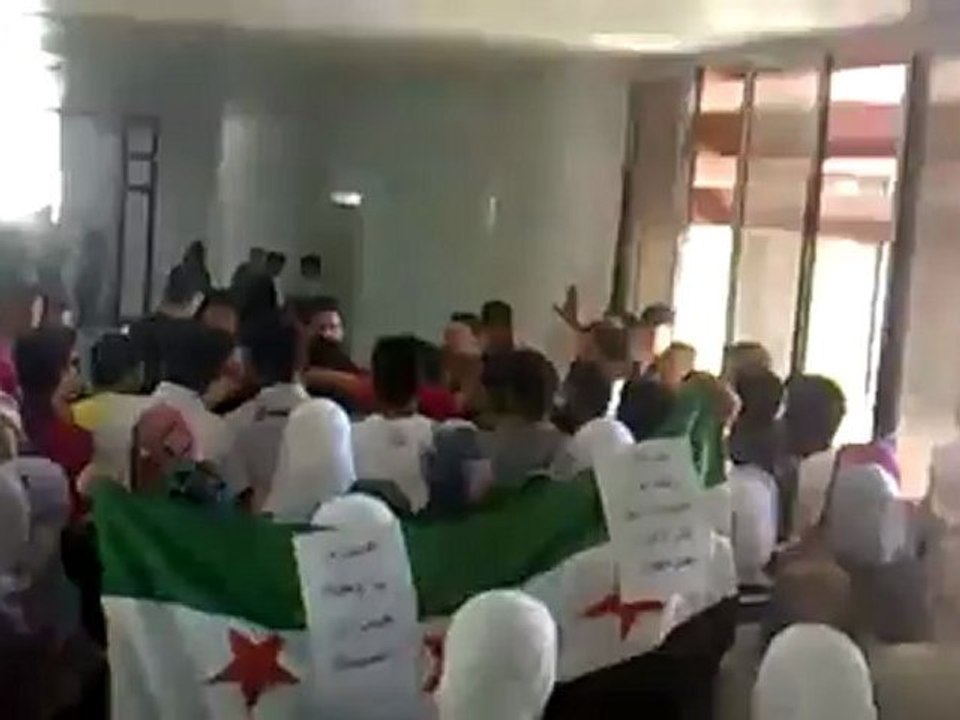 فري برس درعا المحطة اللجان المحلية مظاهرة احرار وحرائر  كلية الادب 22 4 2012 ج2 Daraa