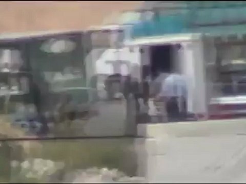 فري برس حماة المحتلةانتشار الدبابات على دوار الفيلات 22 4 2012 Hama